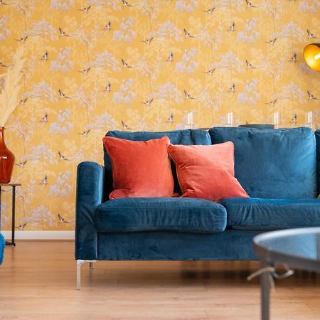 Stylish 4 Bedroom Spacious Retreat With Parking - Sleeps 10 - Families & Contractors カンタベリー エクステリア 写真