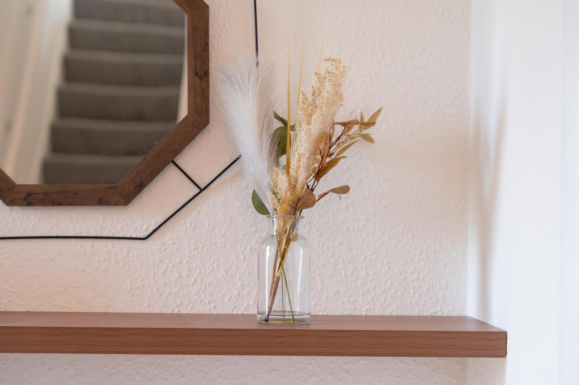 Stylish 4 Bedroom Spacious Retreat With Parking - Sleeps 10 - Families & Contractors カンタベリー エクステリア 写真