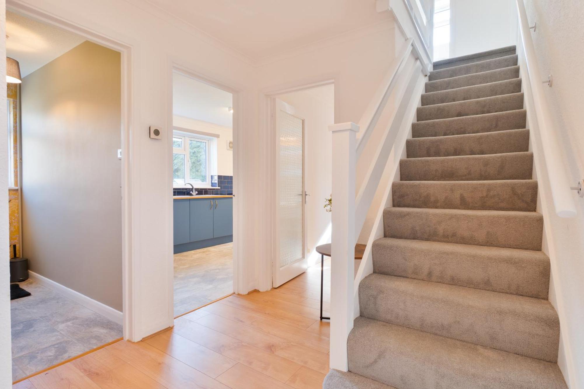 Stylish 4 Bedroom Spacious Retreat With Parking - Sleeps 10 - Families & Contractors カンタベリー エクステリア 写真
