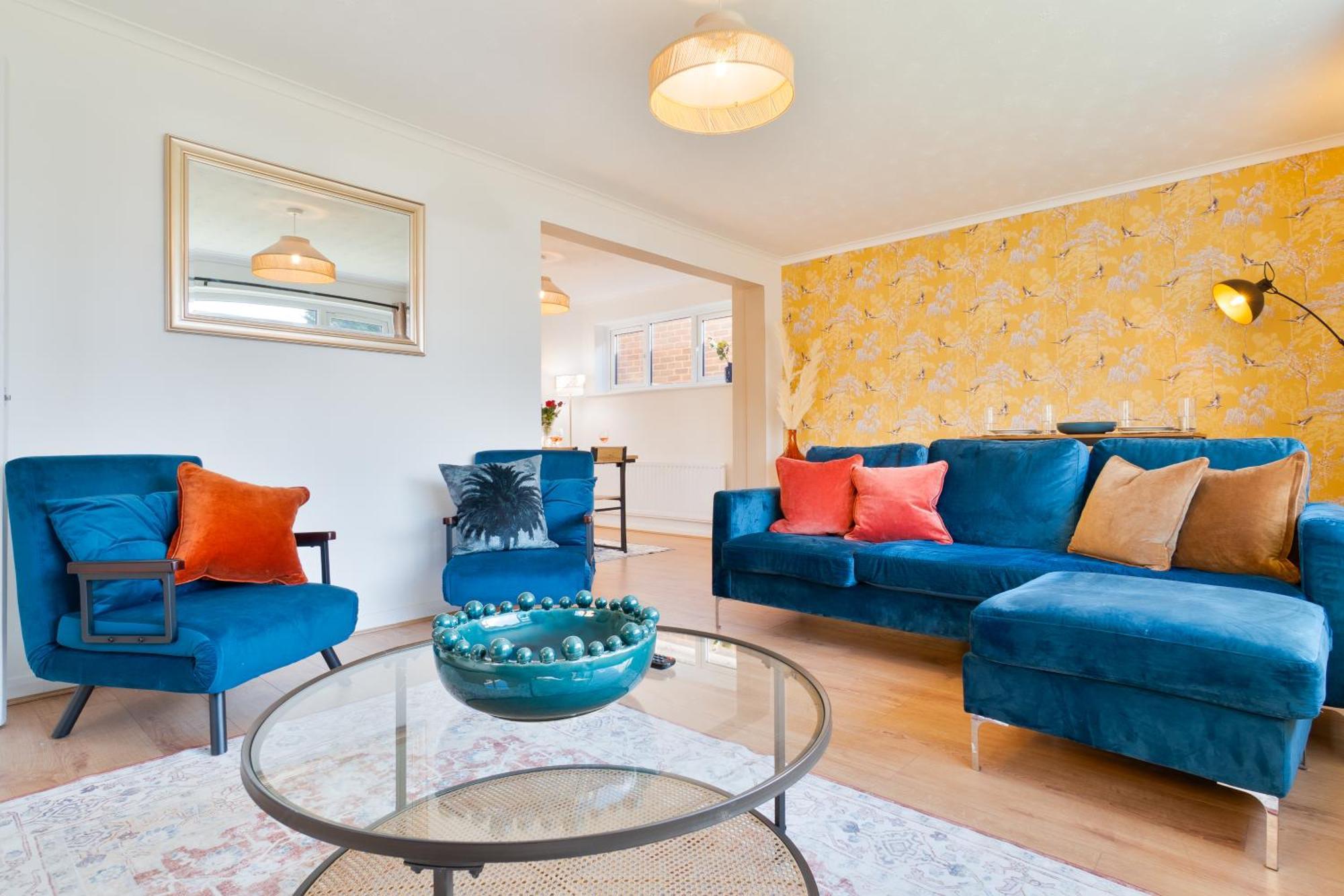 Stylish 4 Bedroom Spacious Retreat With Parking - Sleeps 10 - Families & Contractors カンタベリー エクステリア 写真