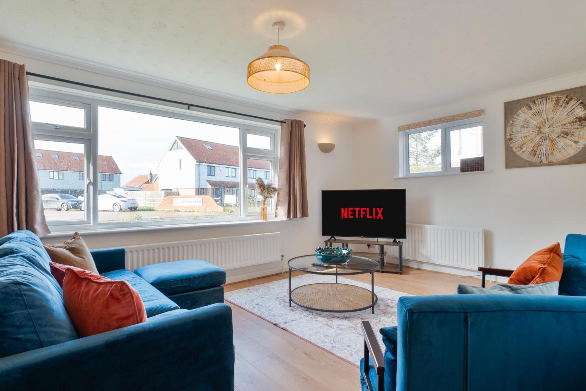 Stylish 4 Bedroom Spacious Retreat With Parking - Sleeps 10 - Families & Contractors カンタベリー エクステリア 写真