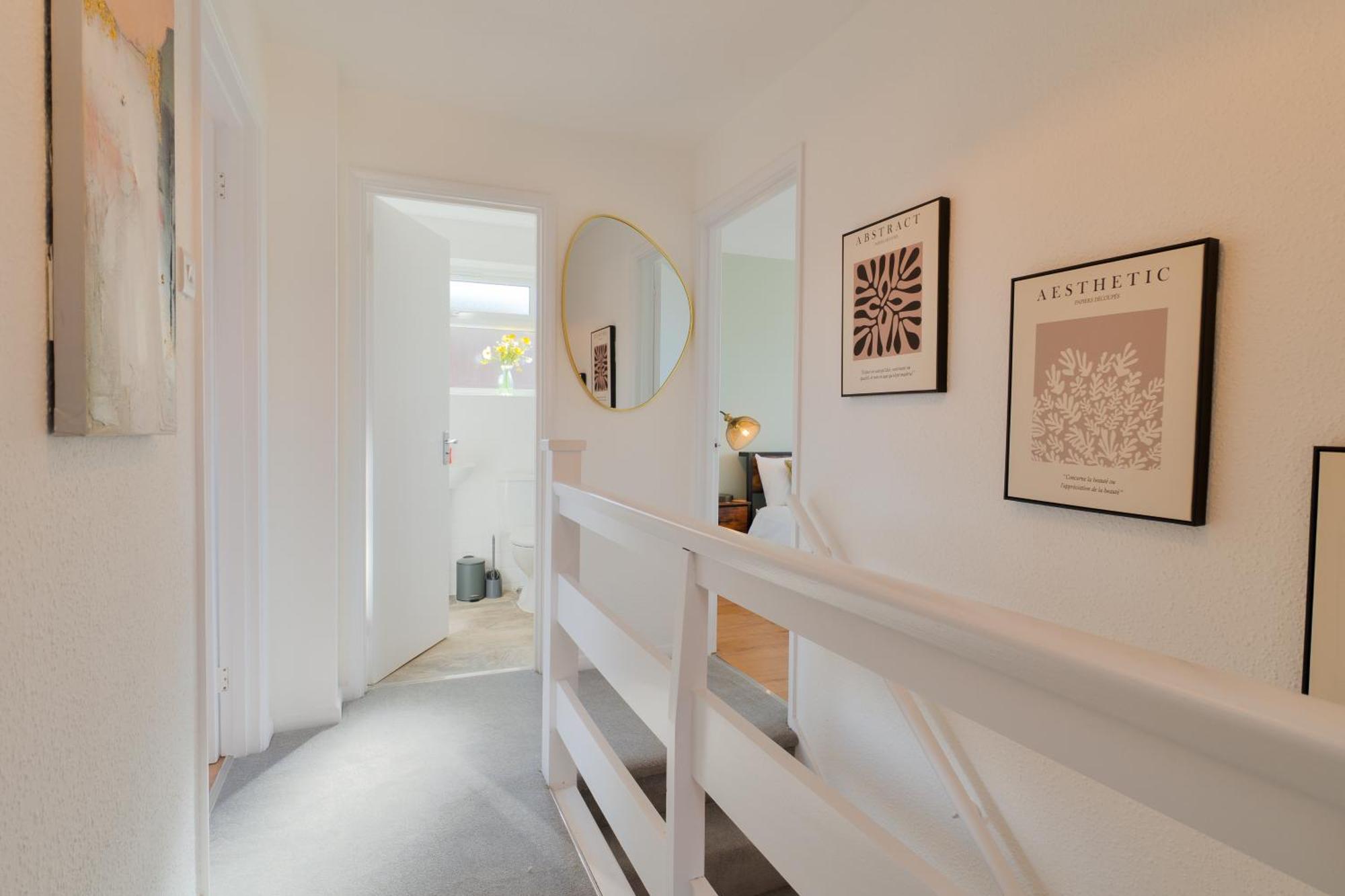 Stylish 4 Bedroom Spacious Retreat With Parking - Sleeps 10 - Families & Contractors カンタベリー エクステリア 写真